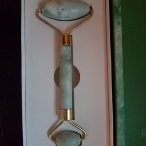 SOLD Jade roller